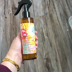 Amika bombshell blowout spray
